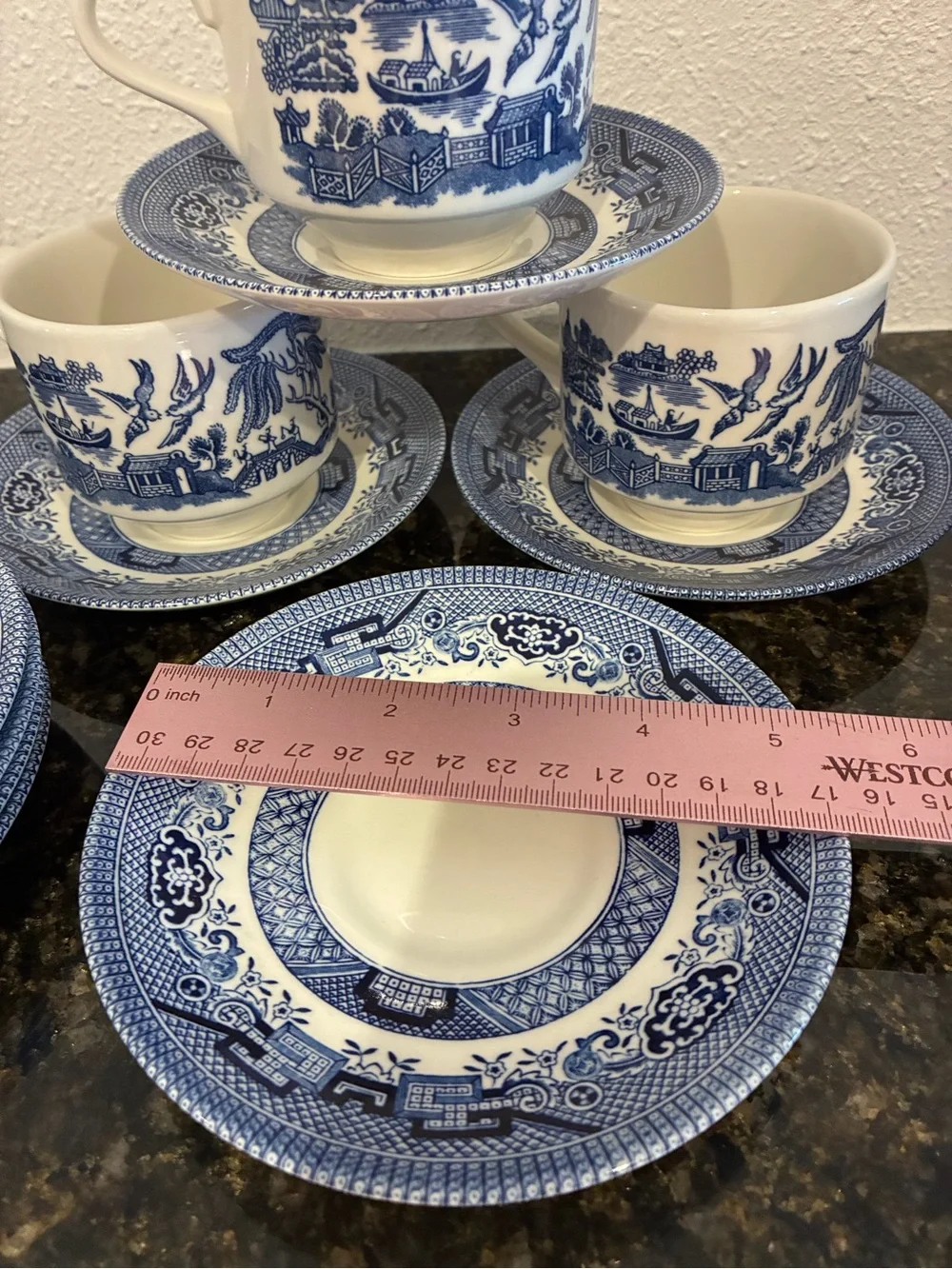 Churchill 4 blue/White Porcelain Tea Cups/saucers Classic Willow Style England